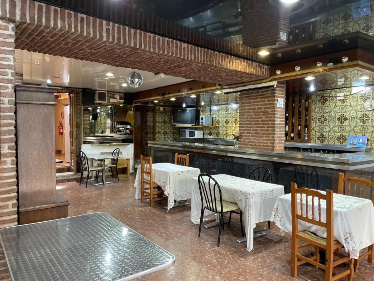 Fonda Joan Hotel Санта Колома де Фарнерс Екстериор снимка